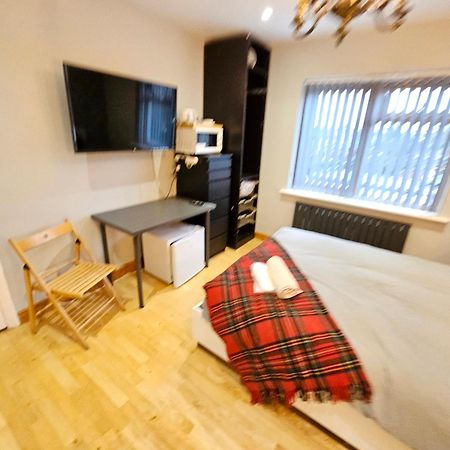 Beautiful Guest Rooms, Free Parking, 30Min Heathrow, 40Min Wembley, 60Min Central London Greenford  Zewnętrze zdjęcie