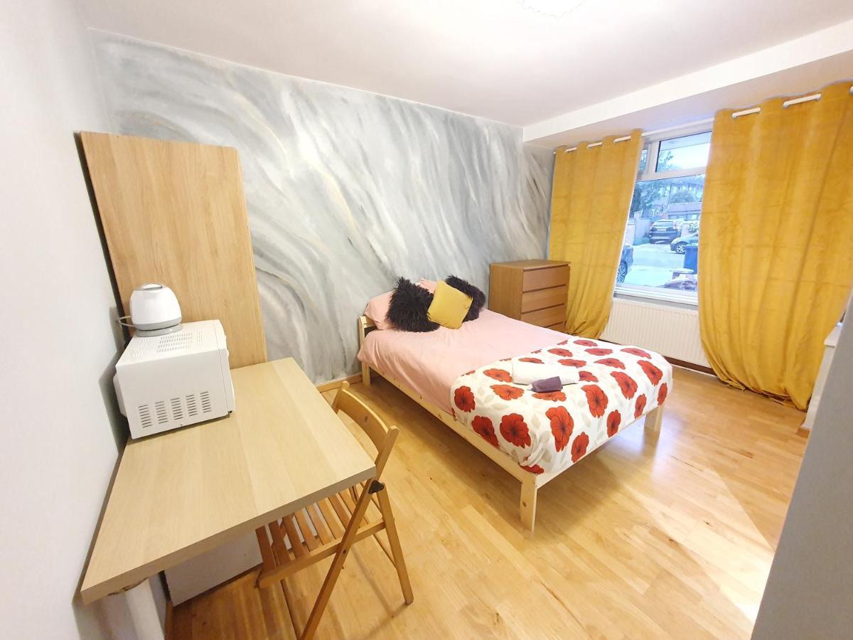 Beautiful Guest Rooms, Free Parking, 30Min Heathrow, 40Min Wembley, 60Min Central London Greenford  Zewnętrze zdjęcie