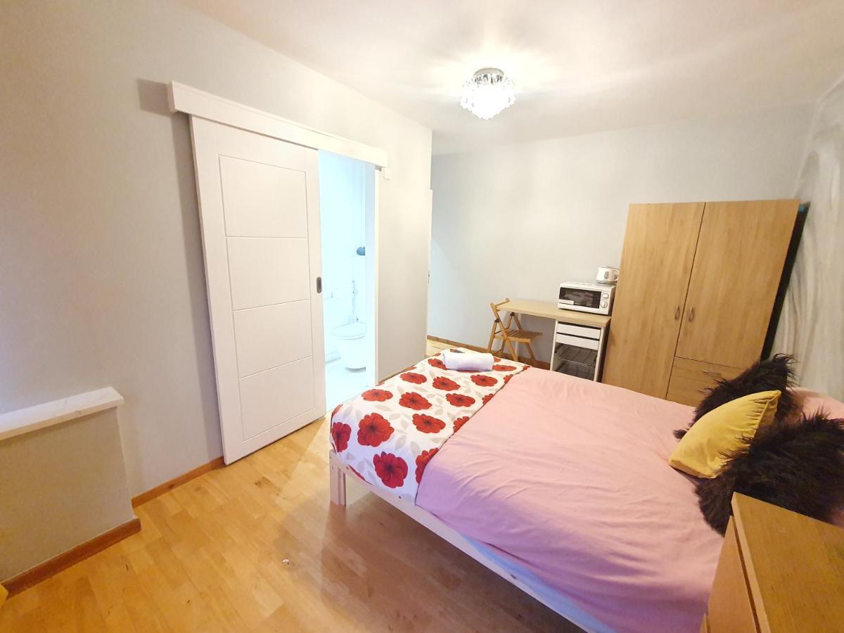 Beautiful Guest Rooms, Free Parking, 30Min Heathrow, 40Min Wembley, 60Min Central London Greenford  Zewnętrze zdjęcie