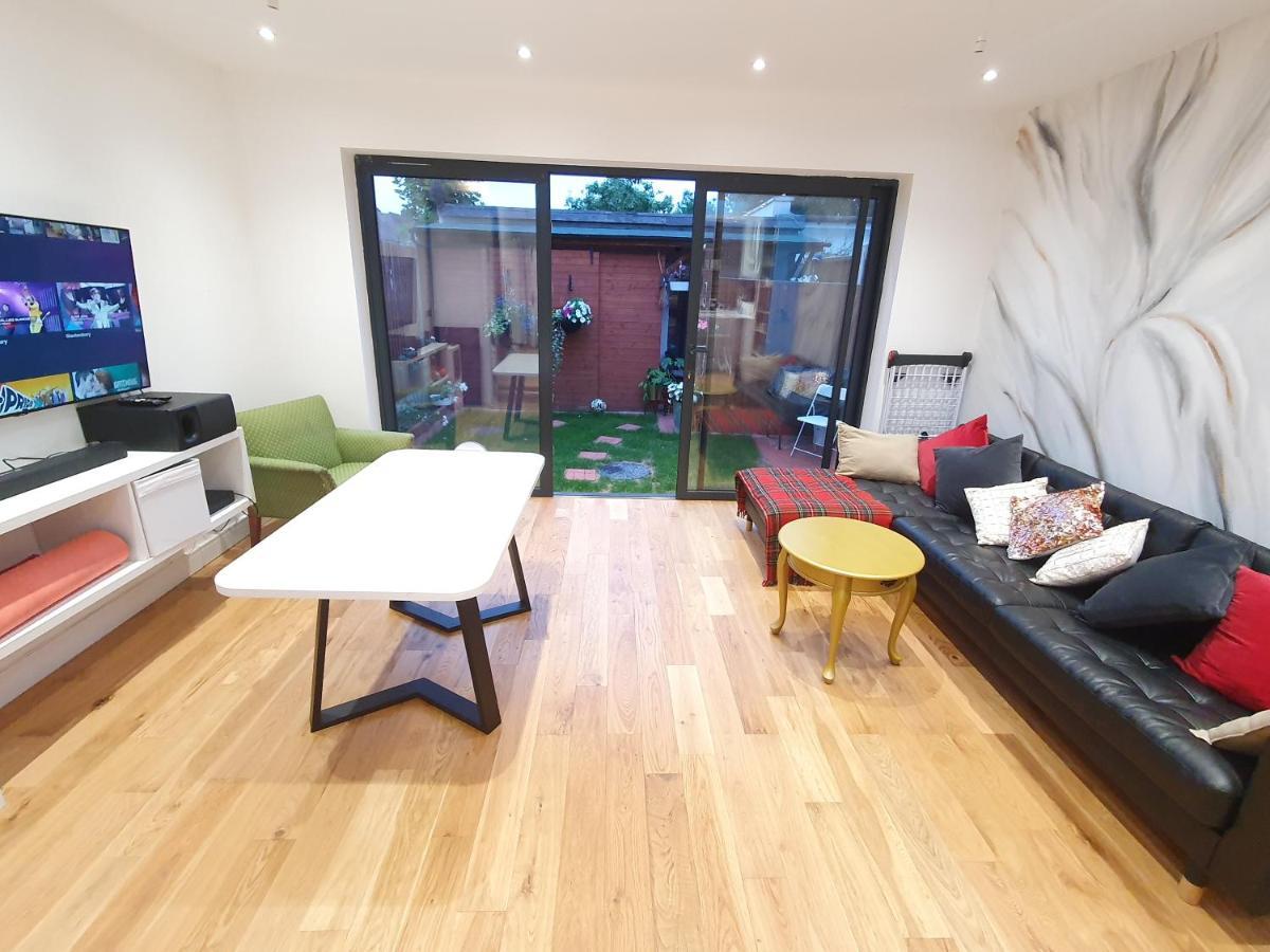 Beautiful Guest Rooms, Free Parking, 30Min Heathrow, 40Min Wembley, 60Min Central London Greenford  Zewnętrze zdjęcie